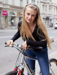 Lea D: Presenting Lea by Koenart - Fresh-faced with amateur beauty and bountiful assets.